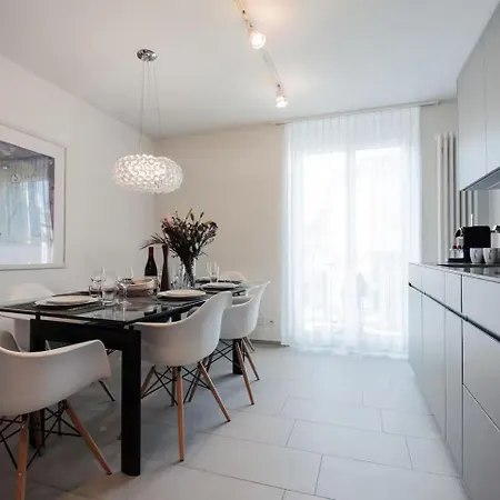 Apartamento Centrally Located 2-bedroom Flat With Balcony Zúrich