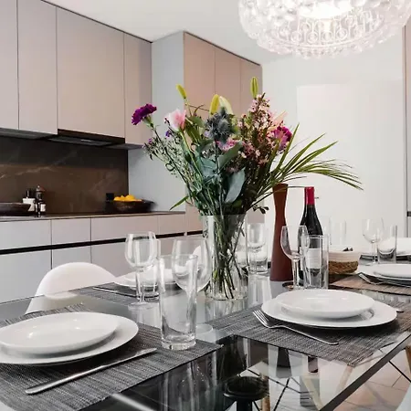 Apartamento Centrally Located 2-bedroom Flat With Balcony Zúrich