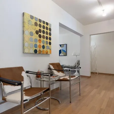 Centrally Located 2-bedroom Flat With Balcony Apartamento
