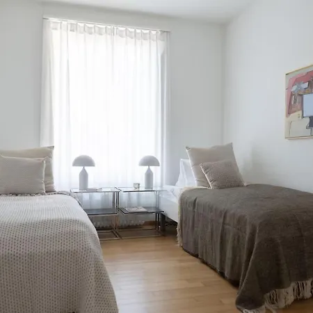 Centrally Located 2-bedroom Flat With Balcony Apartamento *