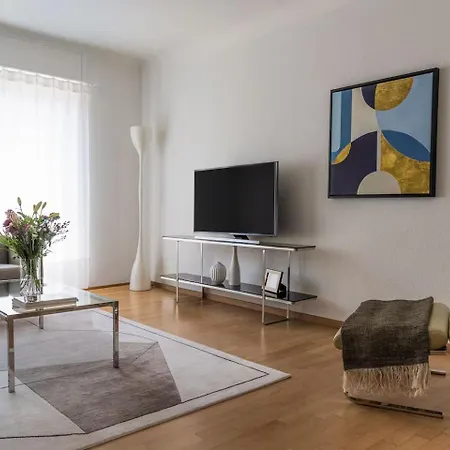 Centrally Located 2-bedroom Flat With Balcony Apartamento Zúrich