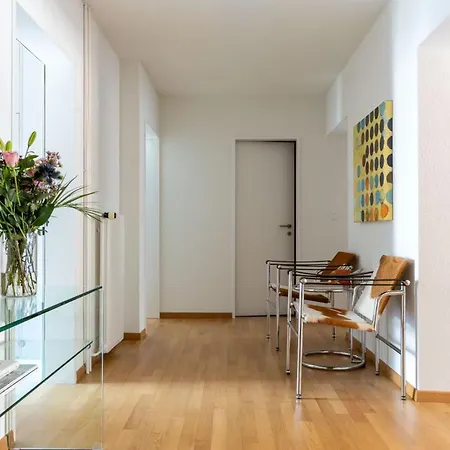 Centrally Located 2-bedroom Flat With Balcony Apartamento