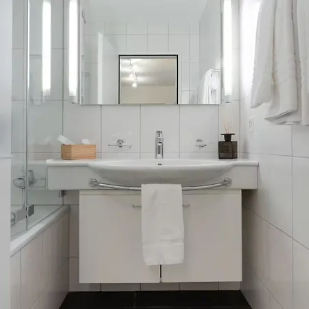 Apartamento Centrally Located 2-bedroom Flat With Balcony