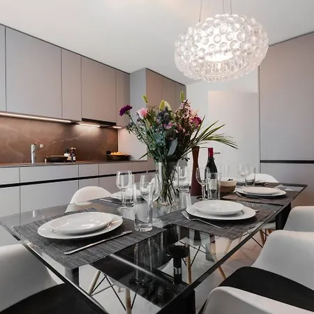Apartamento Centrally Located 2-bedroom Flat With Balcony Zúrich