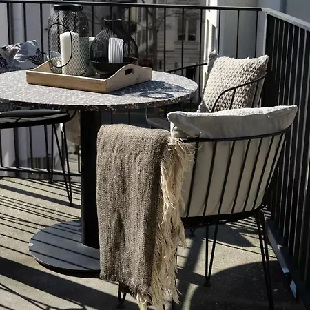 Centrally Located 2-bedroom Flat With Balcony Apartamento *